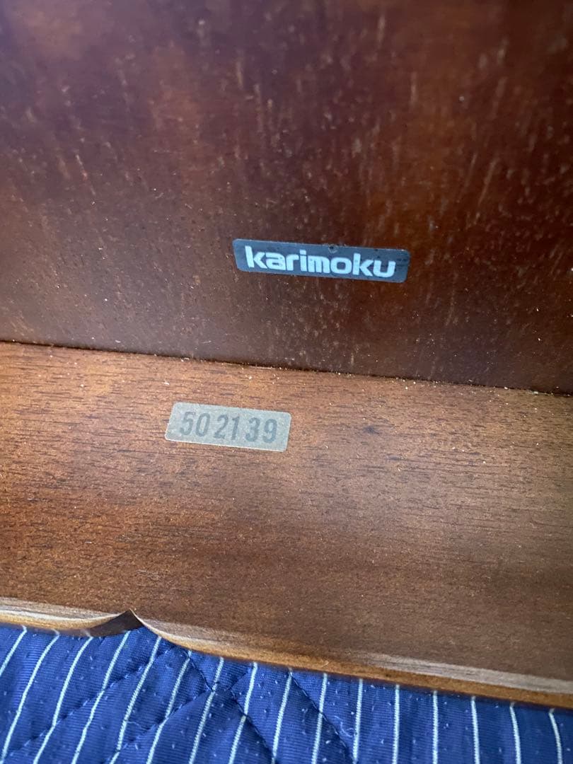 カリモク！ダークブラウン 木製座卓 彫刻入り　美品！　引取り限定