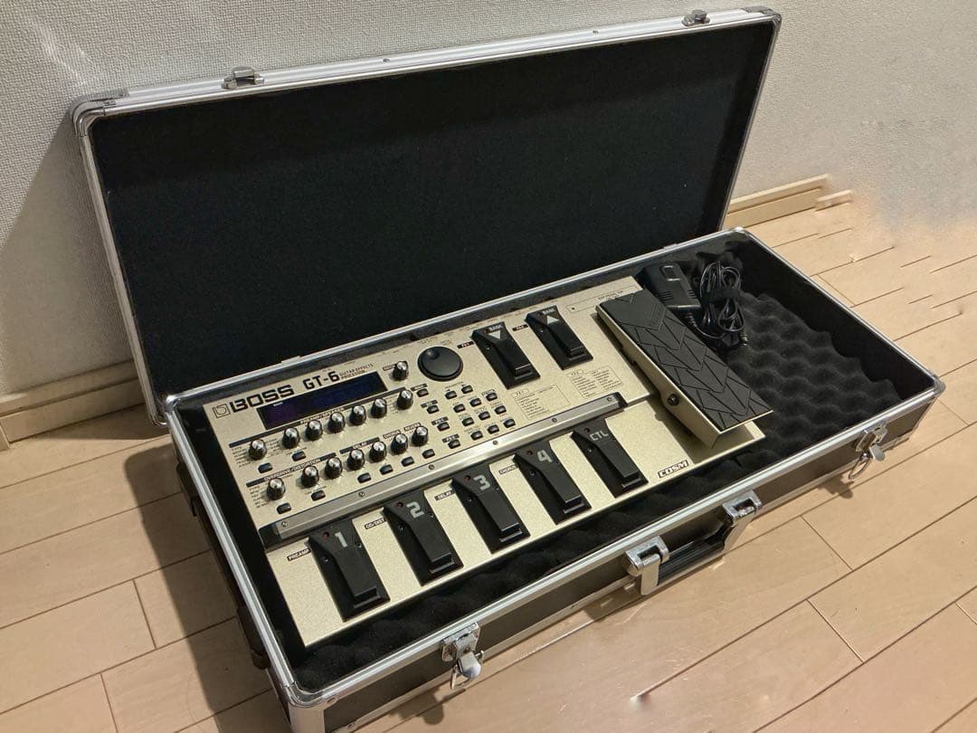 BOSS GT-6 マルチエフェクター （ハードケース付・通電確認済）