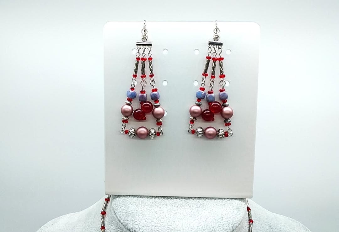 ドイツビーズチェリーレッドとチェコビーズ＆銀古美ビーズのイヤリングとネックレス