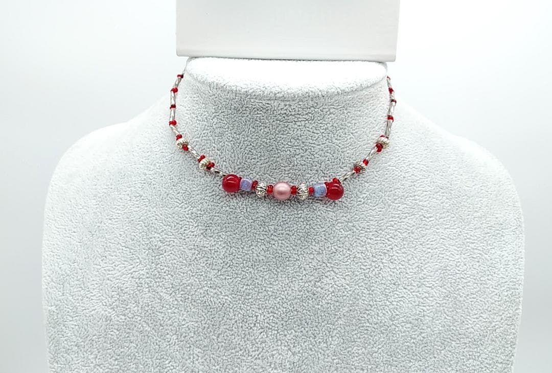 ドイツビーズチェリーレッドとチェコビーズ＆銀古美ビーズのイヤリングとネックレス