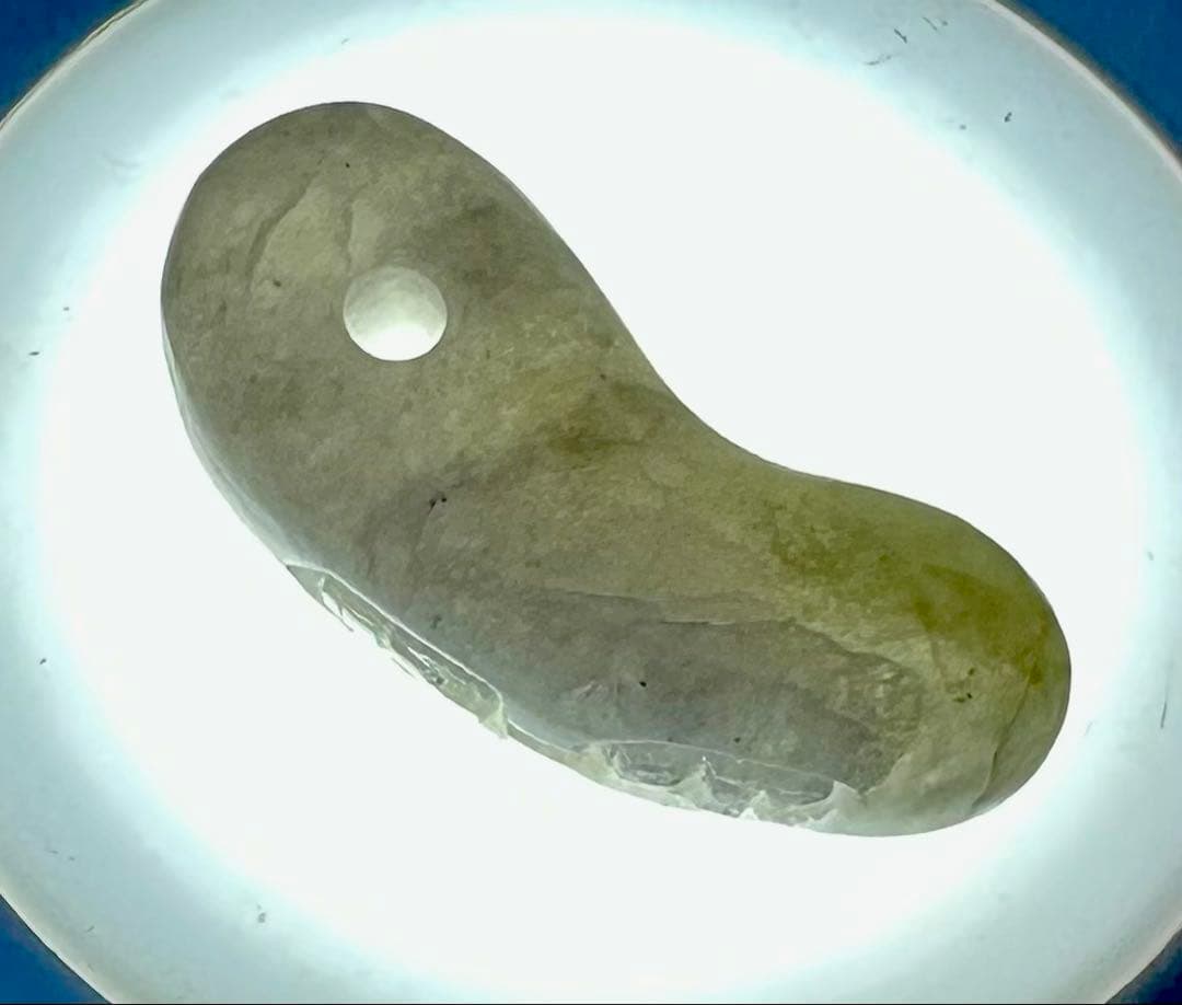 2025.5.3仏護勾玉　糸魚川白翡翠