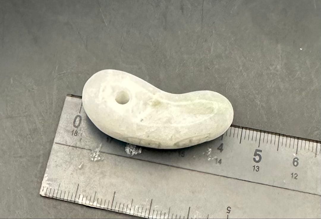 2025.5.3仏護勾玉　糸魚川白翡翠