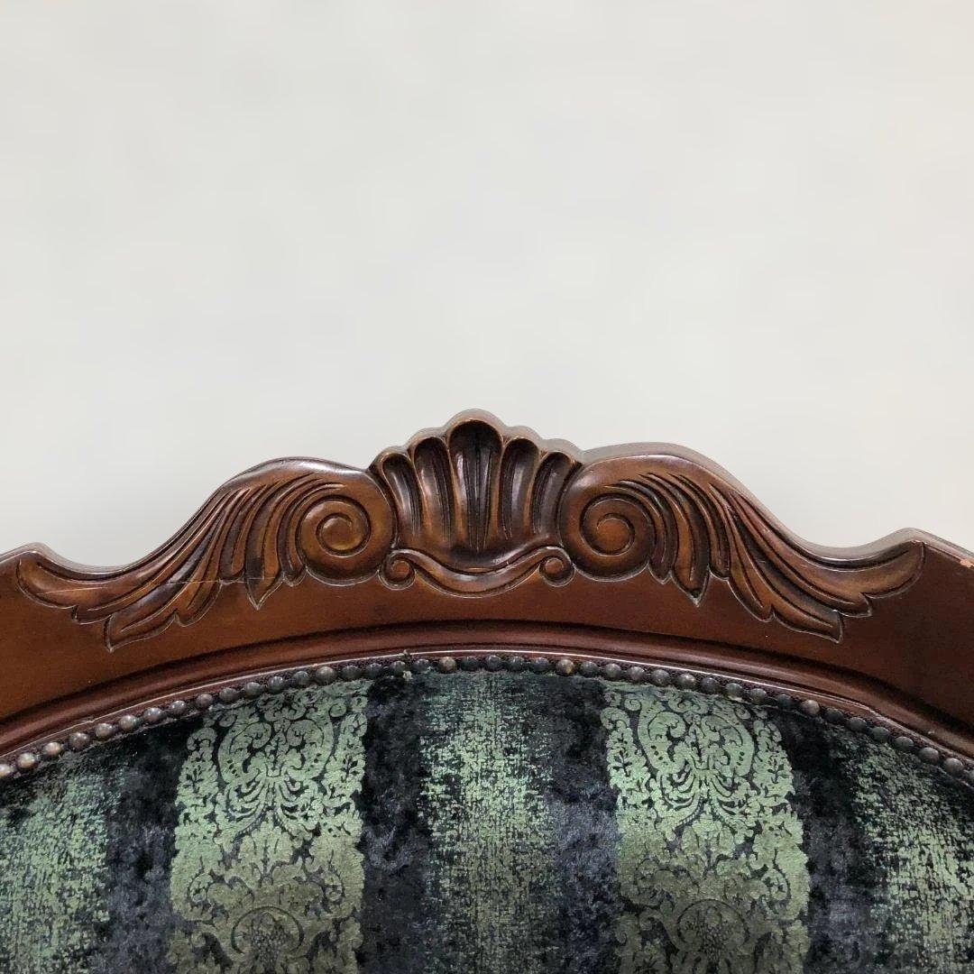 【送料無料】クラシック アームチェア 彫刻木枠 鋲打ち 1人掛け 　251224