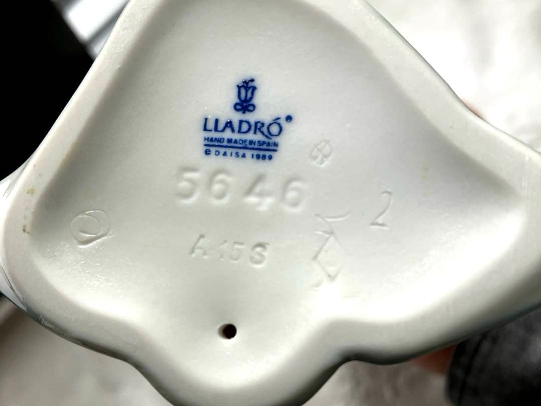 リヤドロ（LLADRÓ）のフィギュリン「少女シンディ（Cindy）」