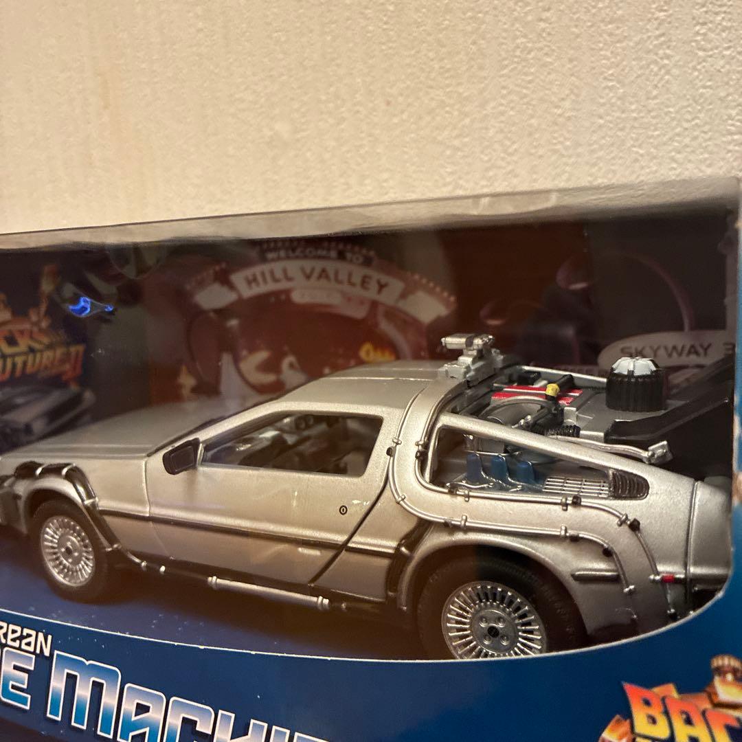 バックツトゥザフューチャー2デロリアン