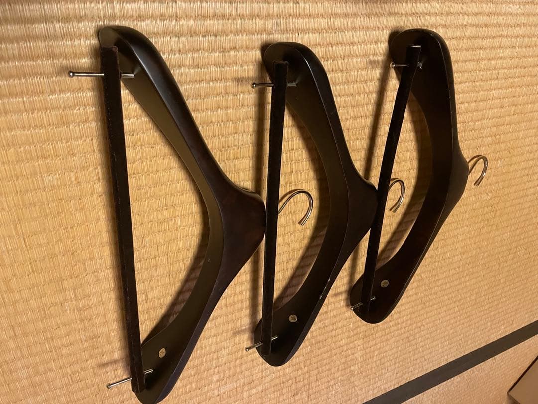 トムフォード　木製衣類ハンガー　3本セット