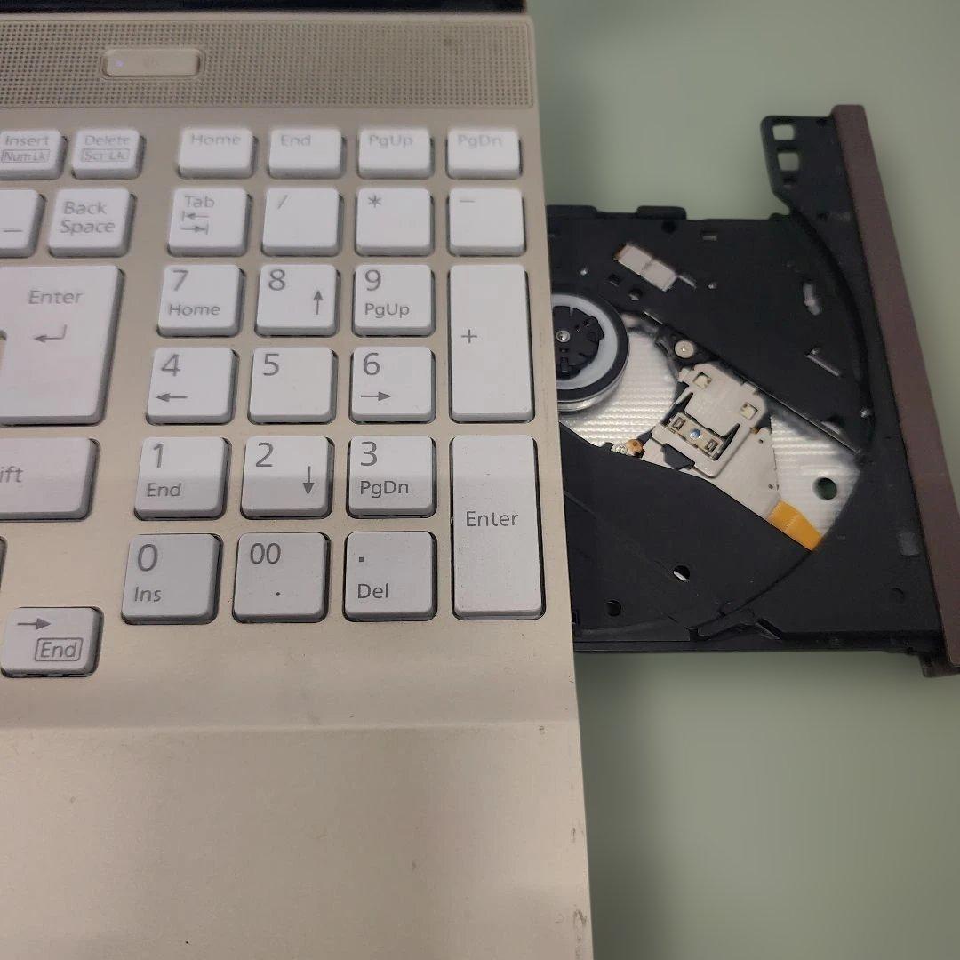 富士通 ノートパソコン Windows11爆速SSD搭載 極美品