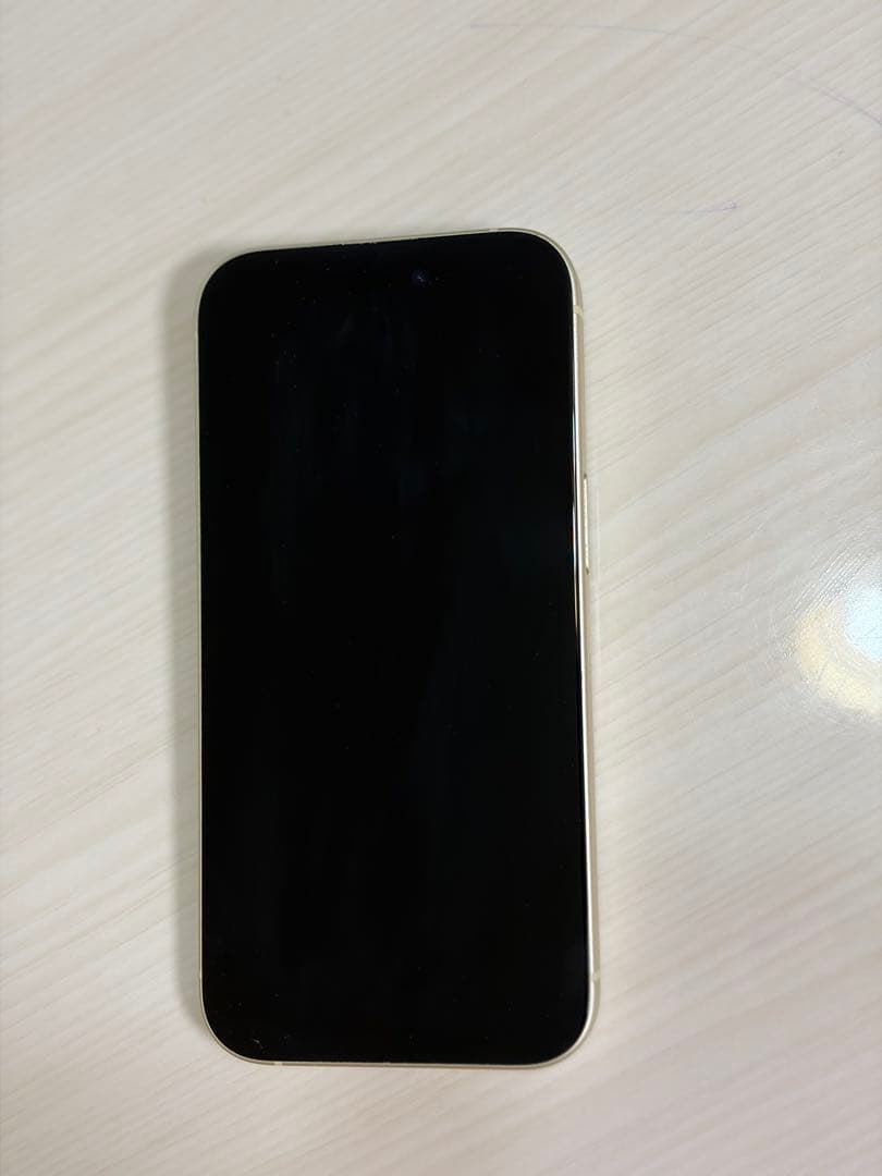 Apple iPhone 15 yellow 本体