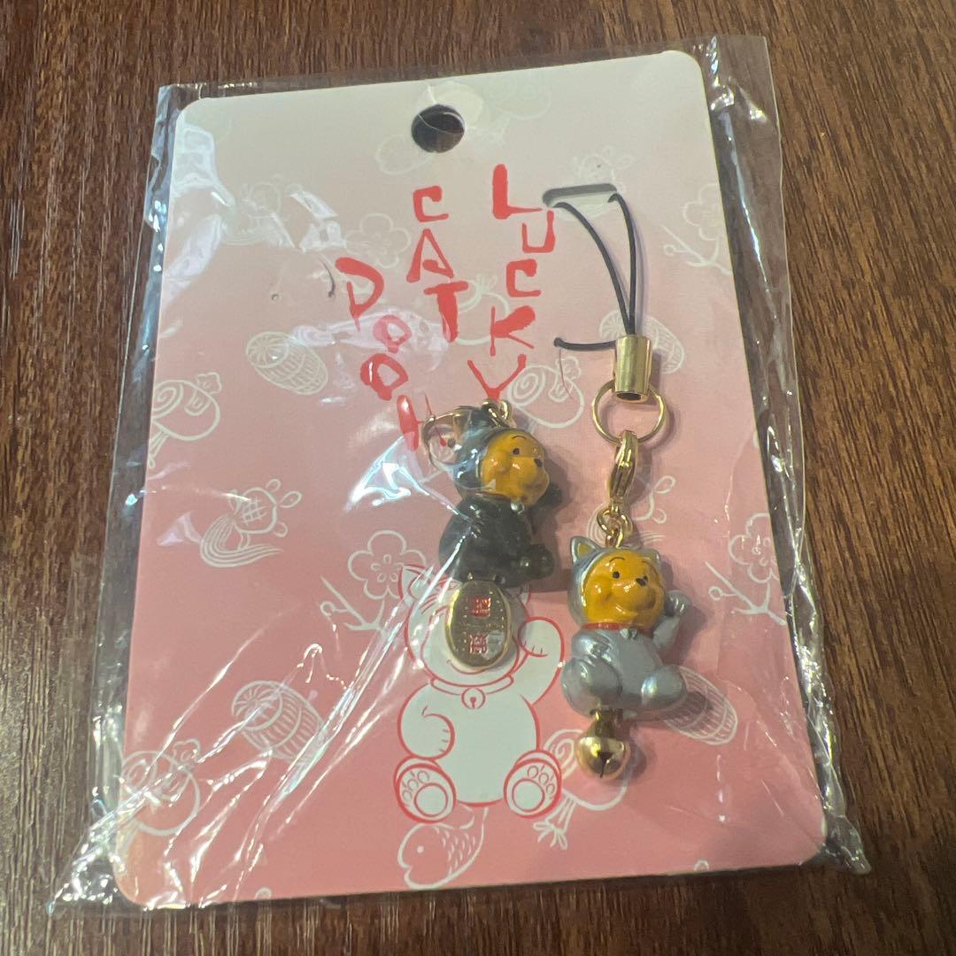ディズニー　くまのプーさん　招き猫　ストラップ　lucky cat pooh