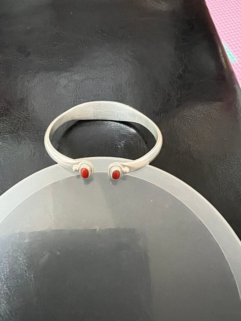 手作り　シルバー エスニック風 バングル 本赤いサンゴ珊瑚