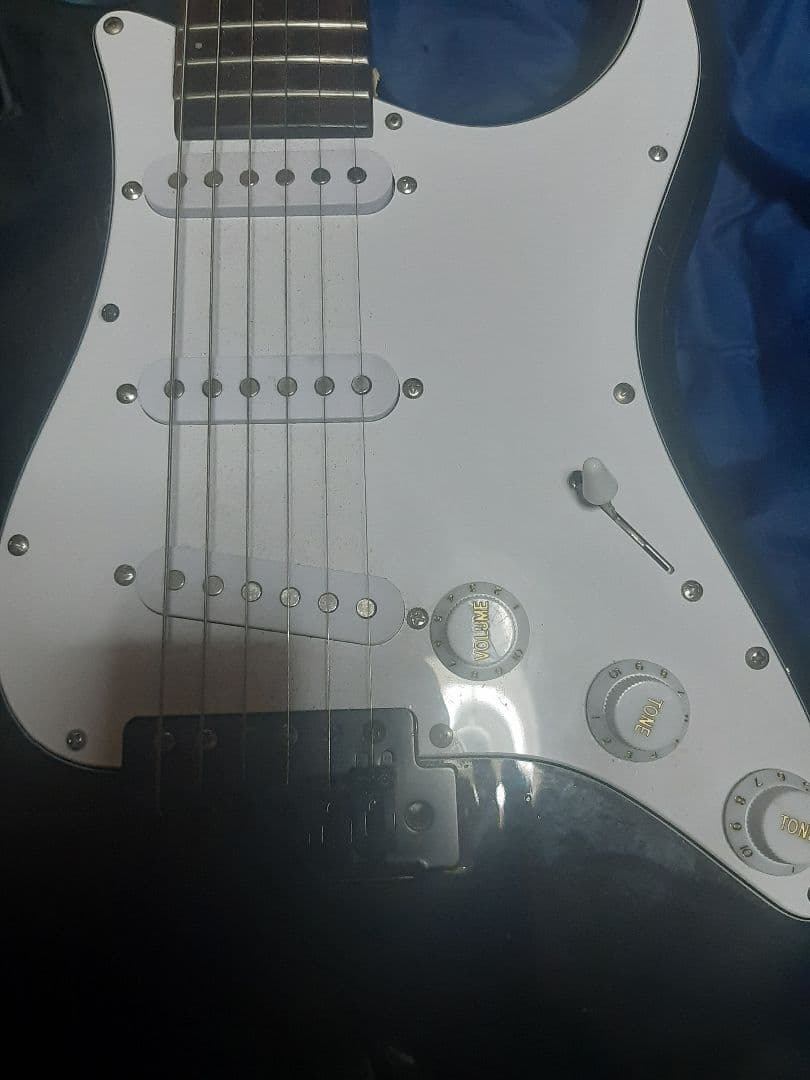 中級者用ＡＩＹストラトタイプSSS黒