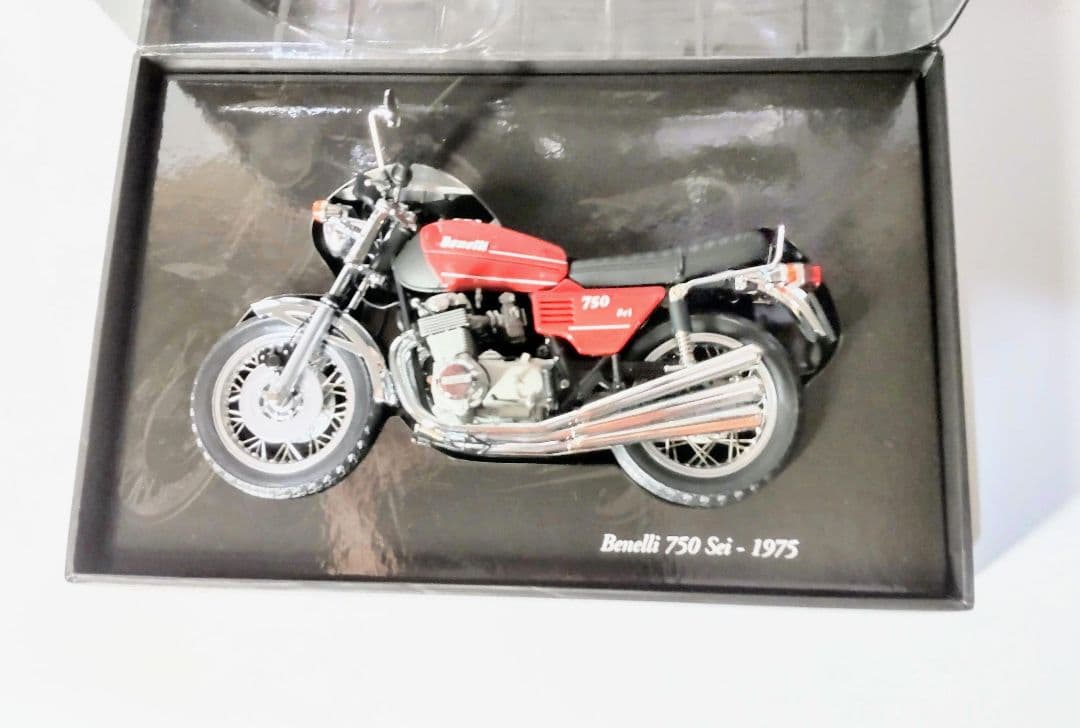 【希少】ミニチャンプス 1/12 ベネリ 750 Sei 6気筒 (1975 )