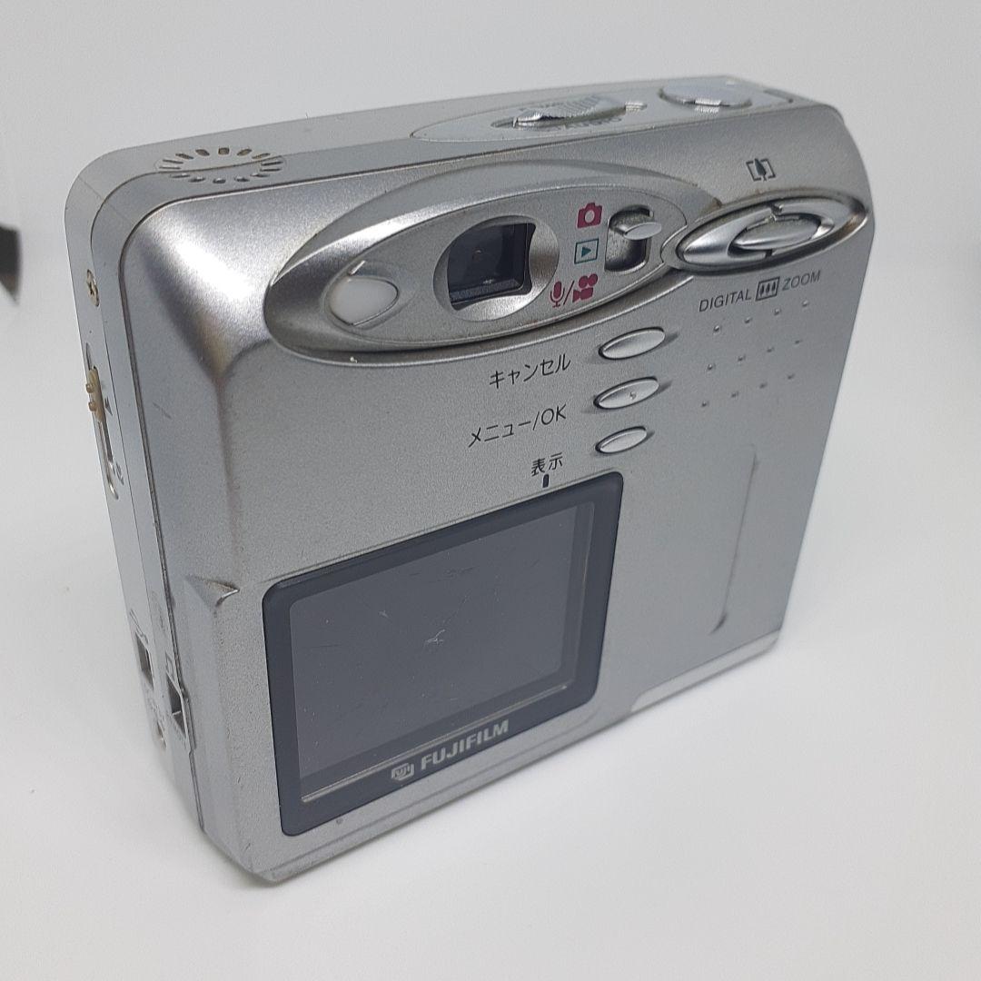 動作品　FUJIFILM FinePix 30i シルバー