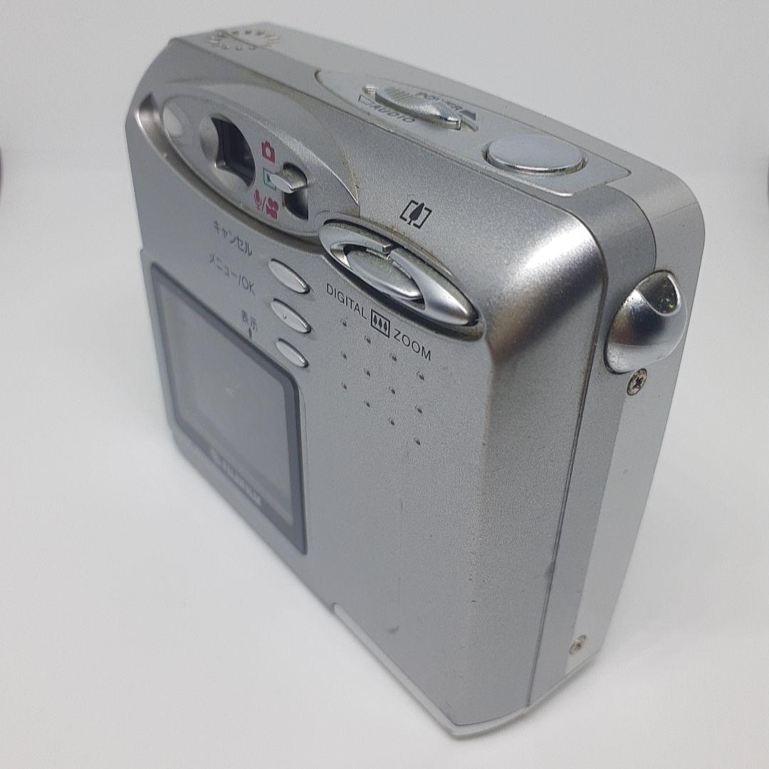 動作品　FUJIFILM FinePix 30i シルバー