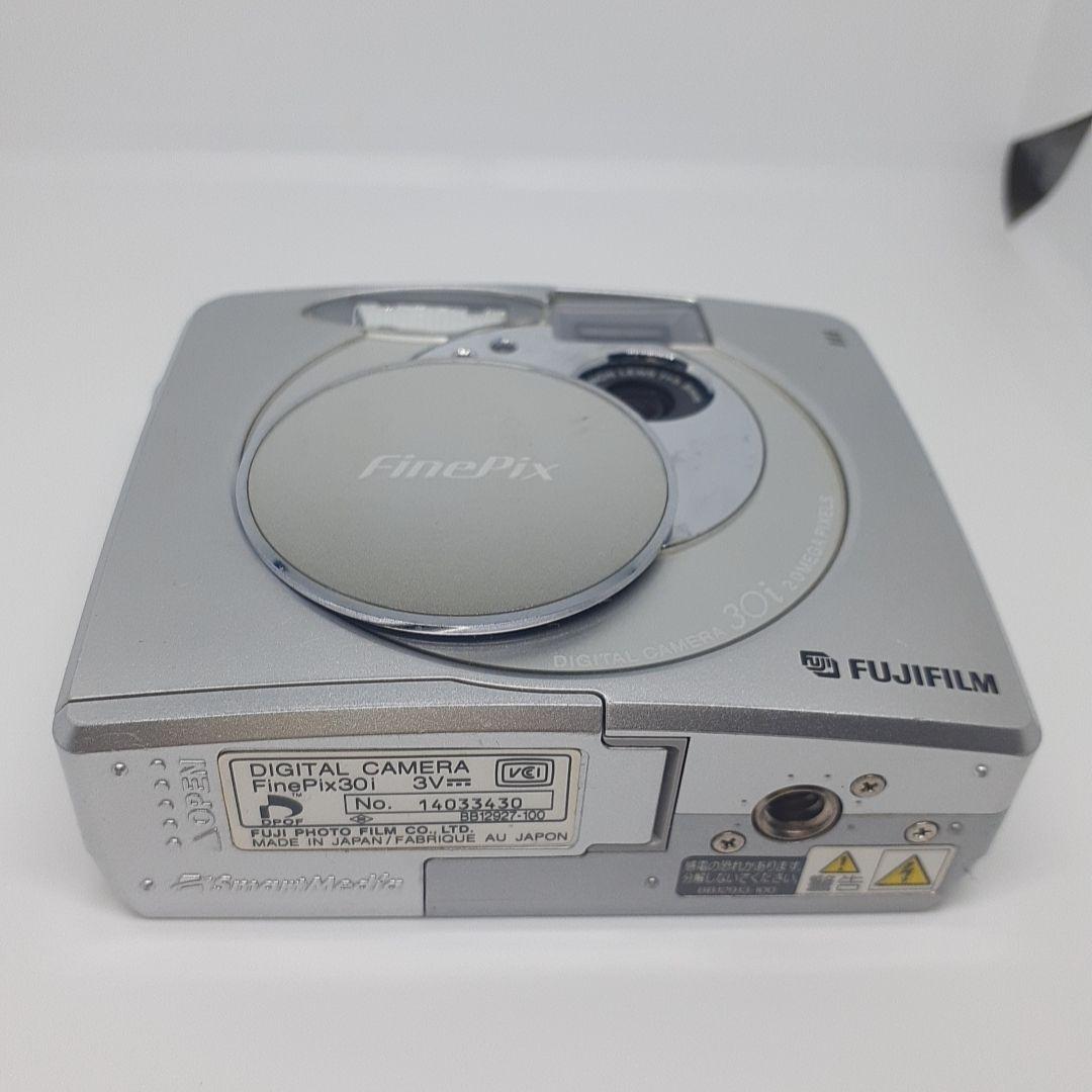 動作品　FUJIFILM FinePix 30i シルバー