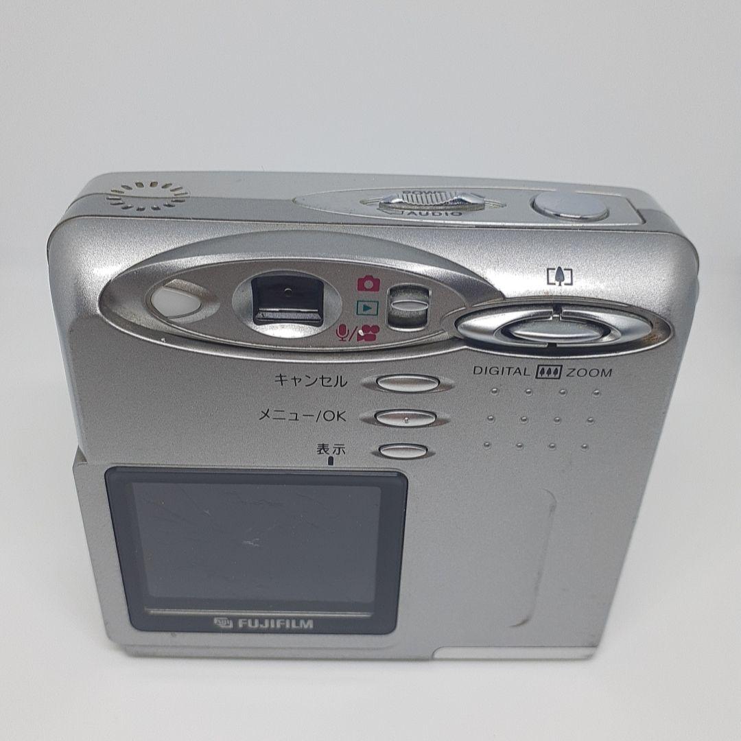 動作品　FUJIFILM FinePix 30i シルバー