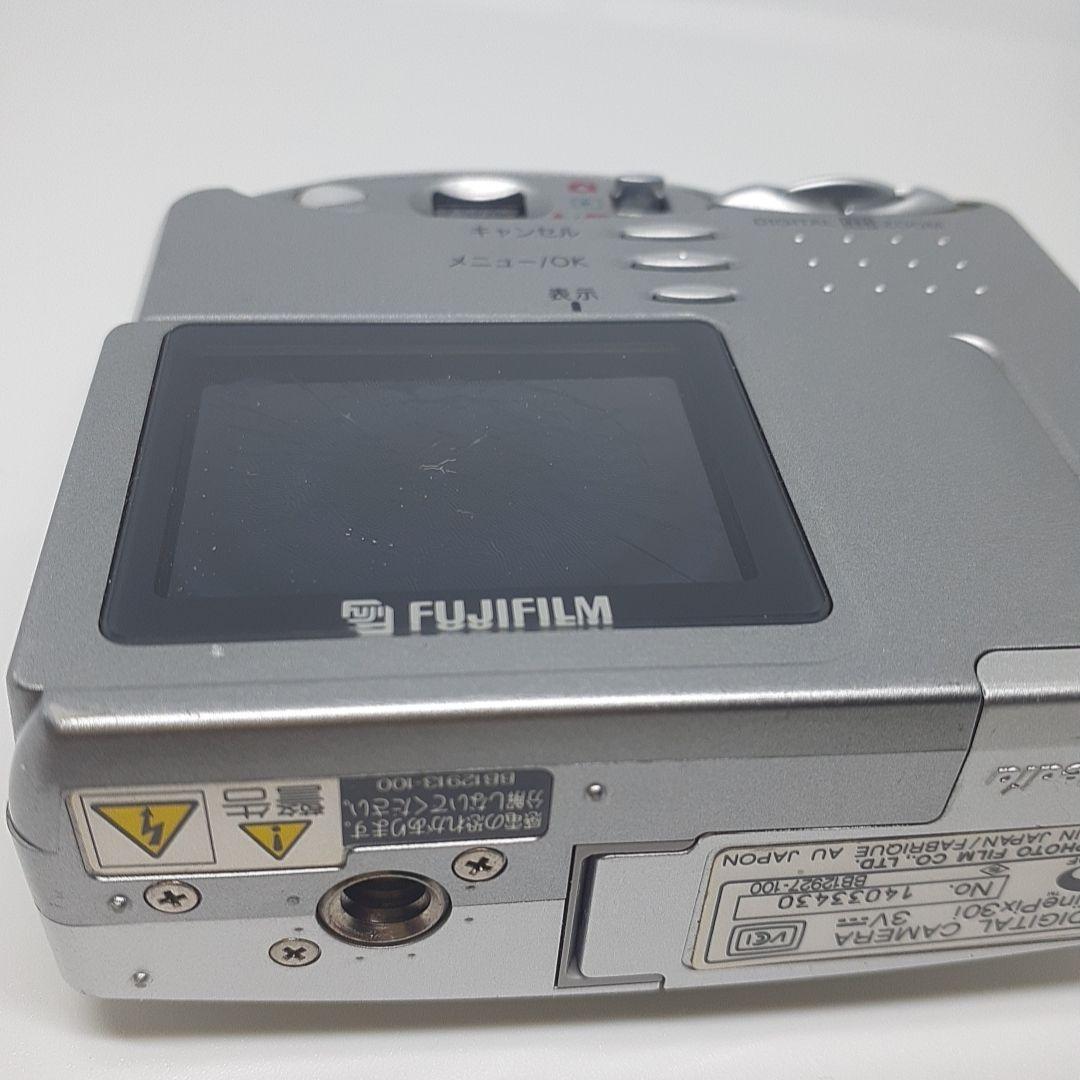 動作品　FUJIFILM FinePix 30i シルバー