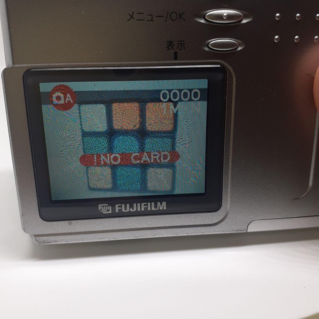 動作品　FUJIFILM FinePix 30i シルバー