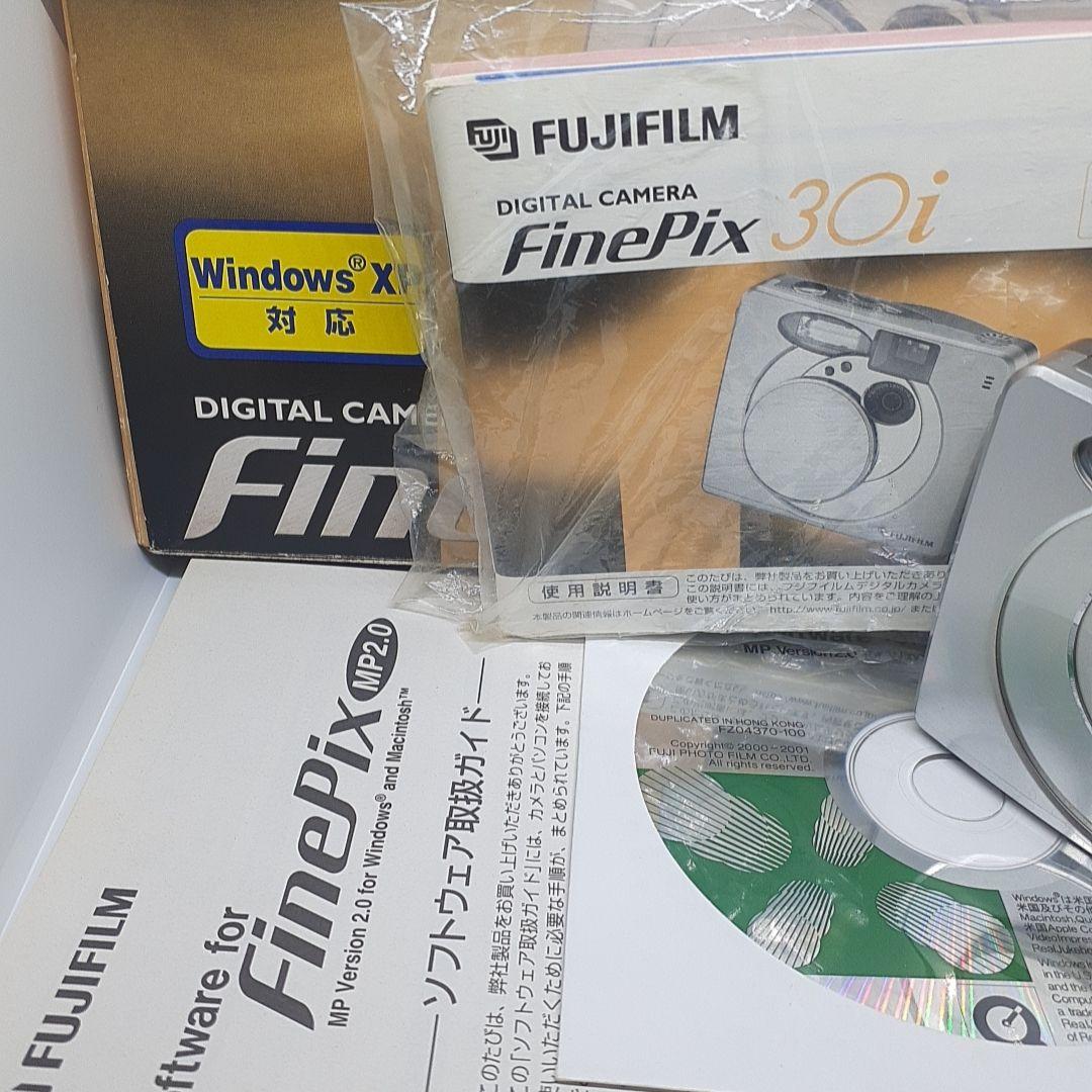 動作品　FUJIFILM FinePix 30i シルバー