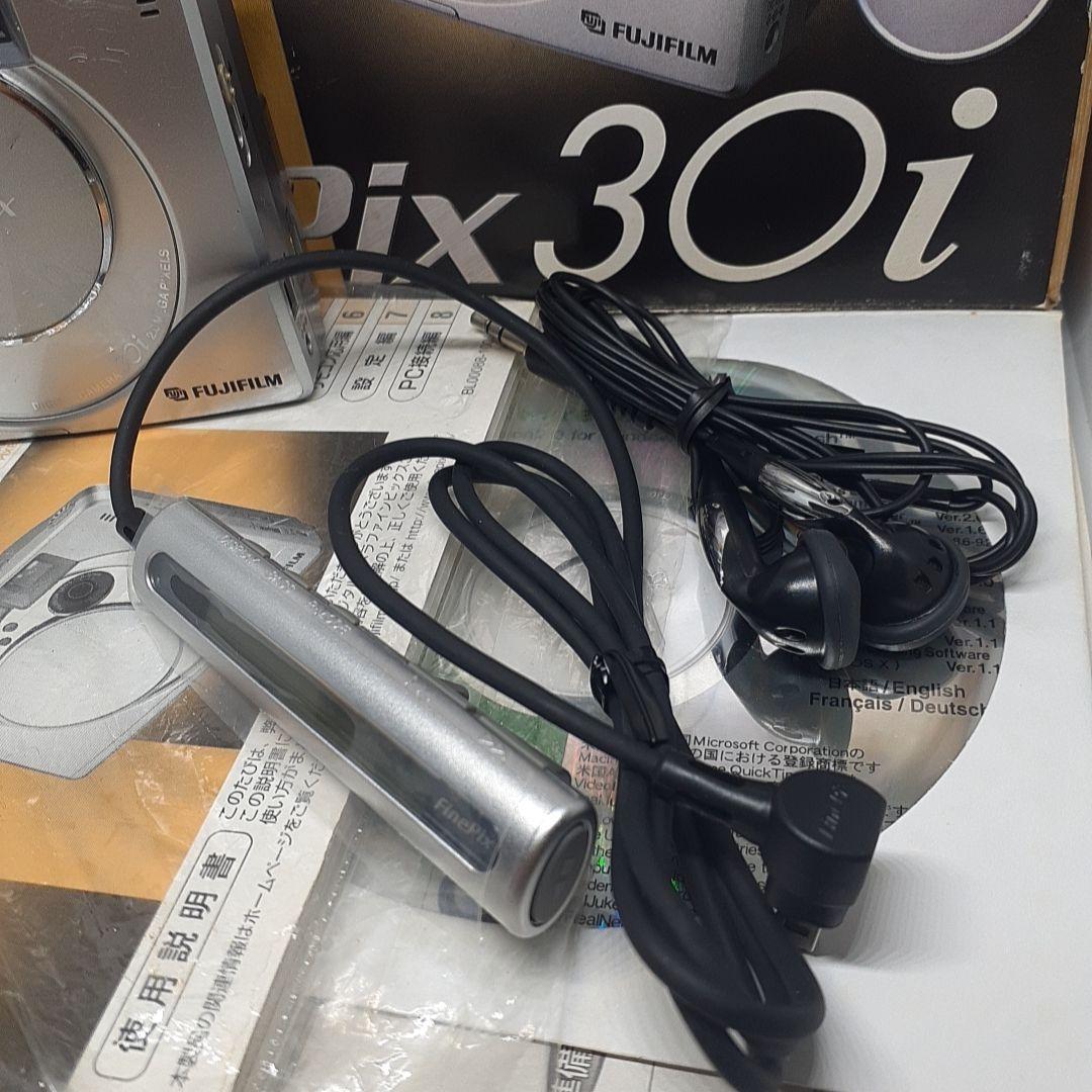 動作品　FUJIFILM FinePix 30i シルバー