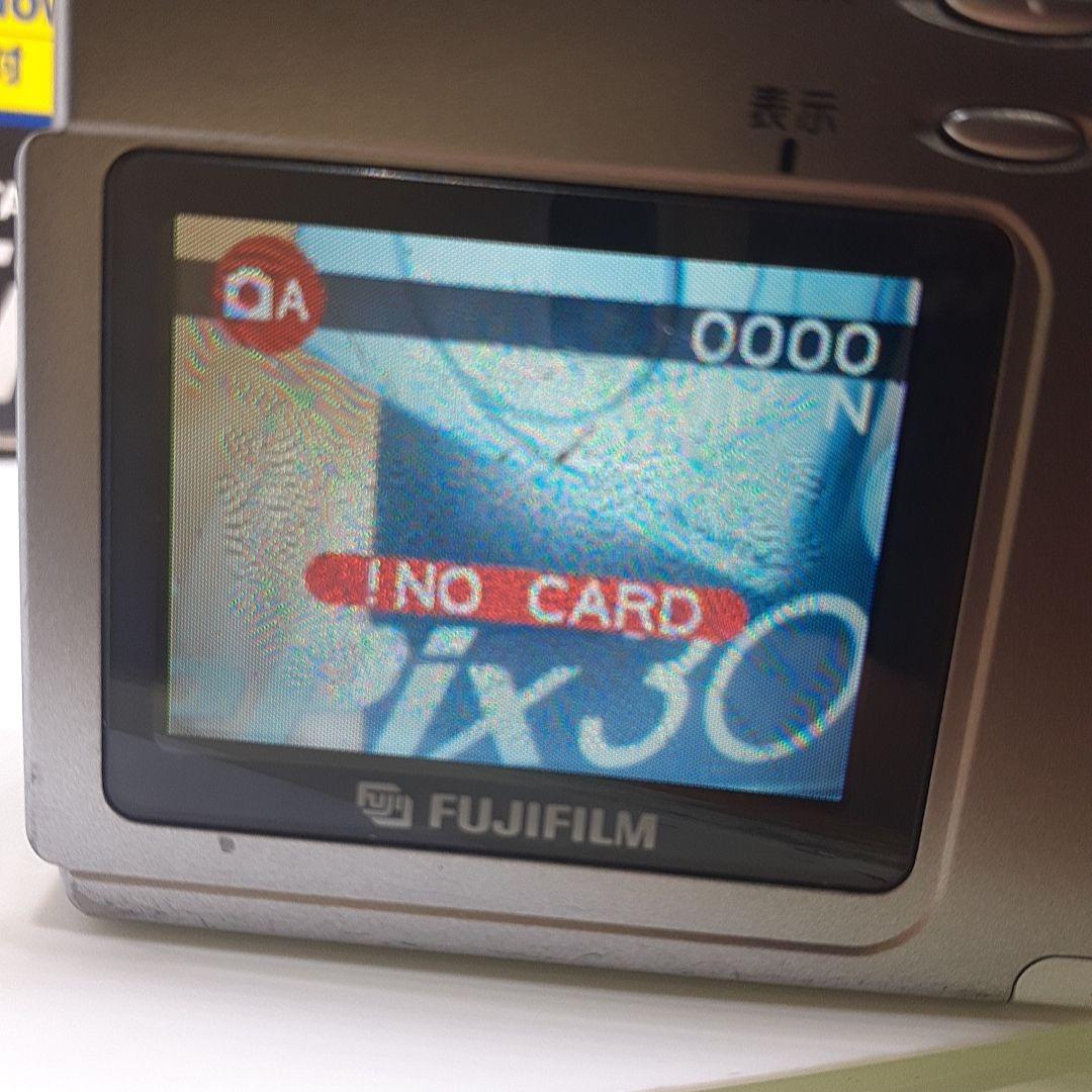 動作品　FUJIFILM FinePix 30i シルバー