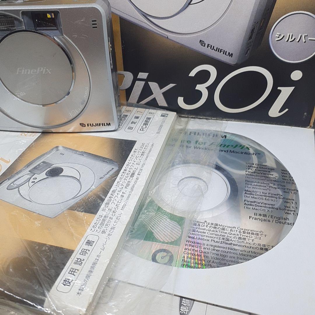 動作品　FUJIFILM FinePix 30i シルバー