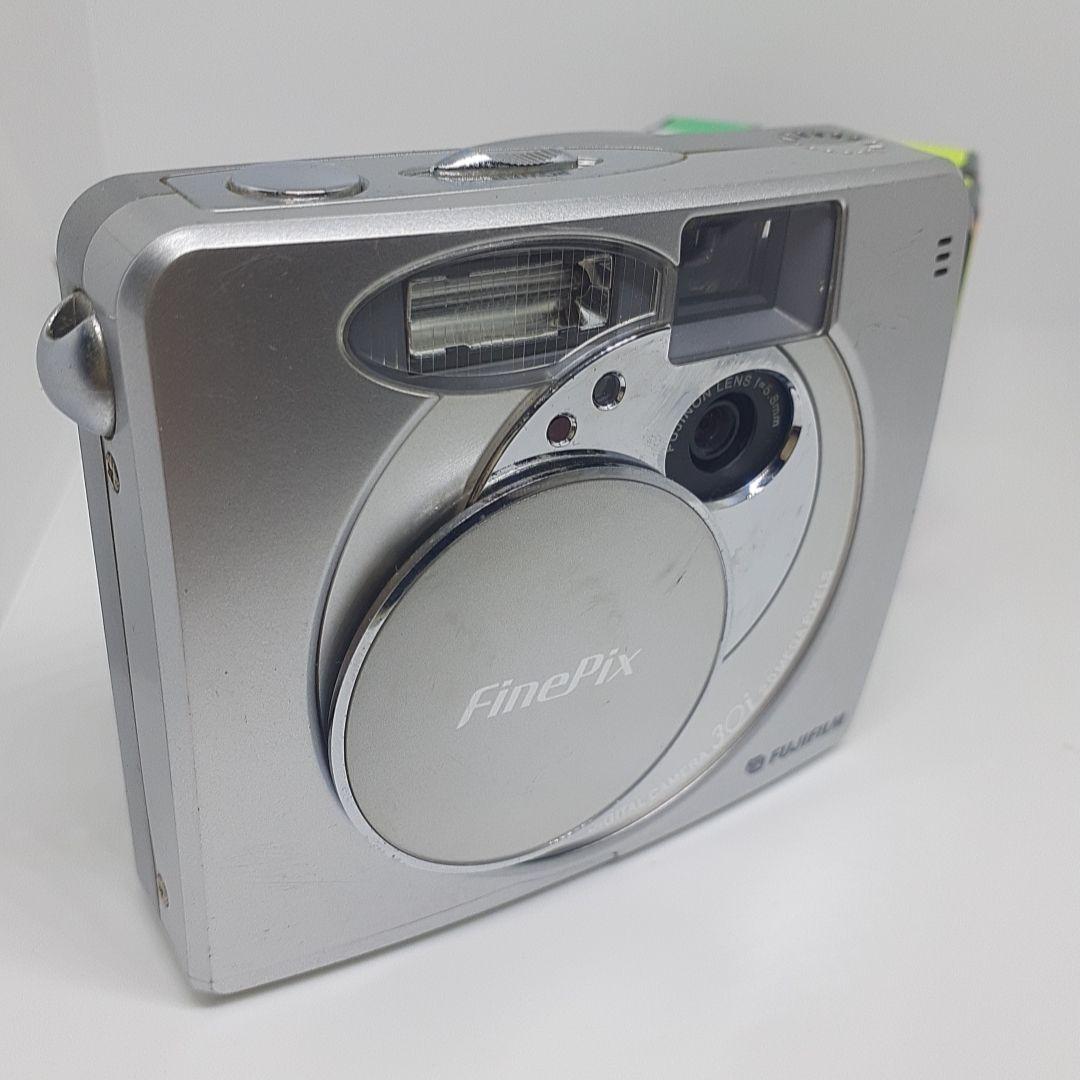 動作品　FUJIFILM FinePix 30i シルバー