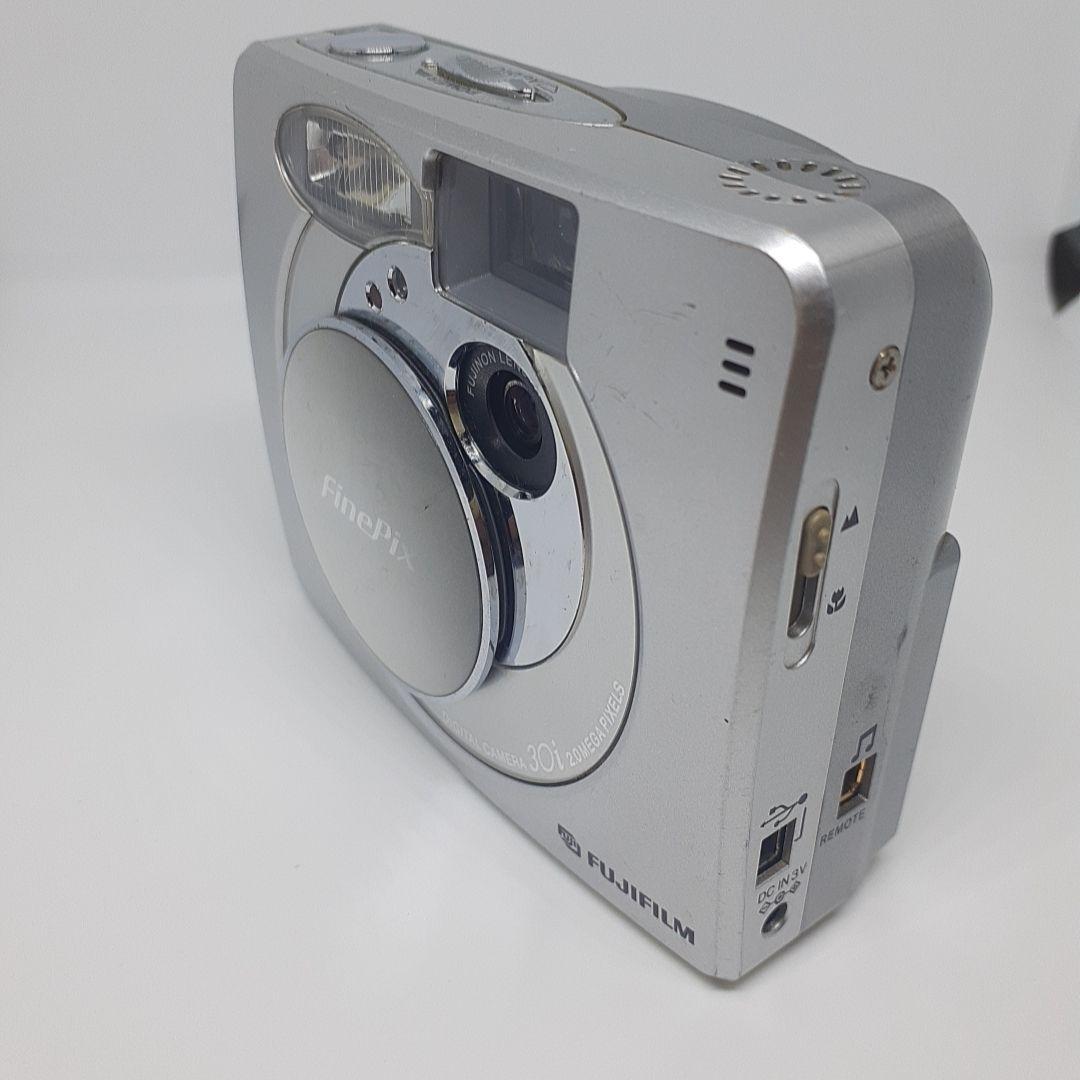 動作品　FUJIFILM FinePix 30i シルバー