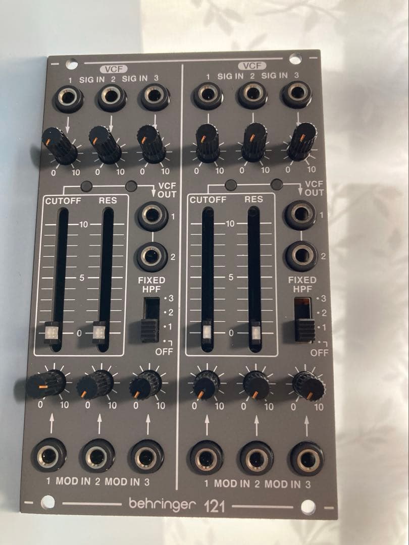 鍵盤楽器 Behringer 121 Dual VCF