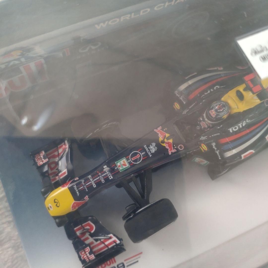 レッドブル・レーシング RB7 セバスチャン・ベッテル ミニカー