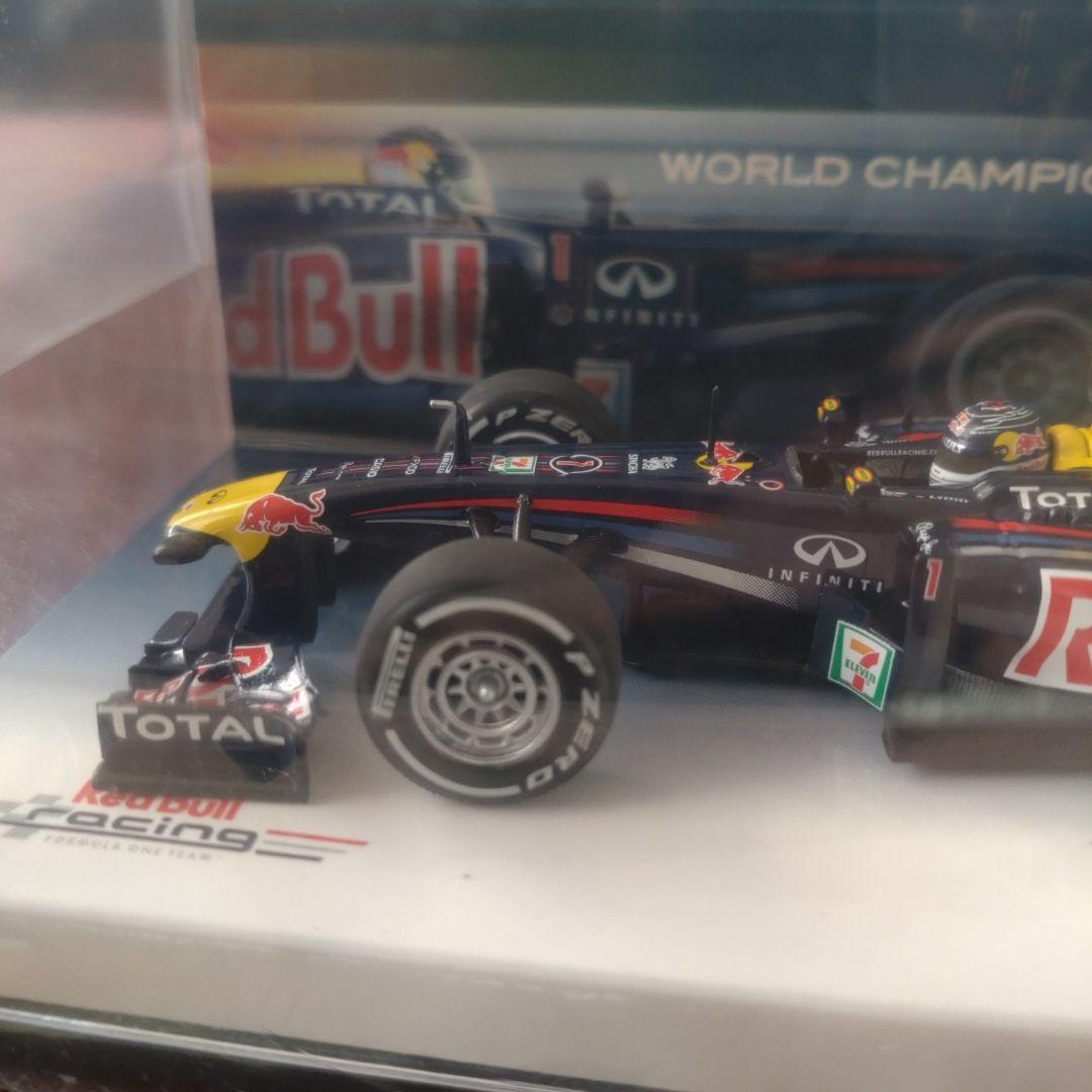 レッドブル・レーシング RB7 セバスチャン・ベッテル ミニカー