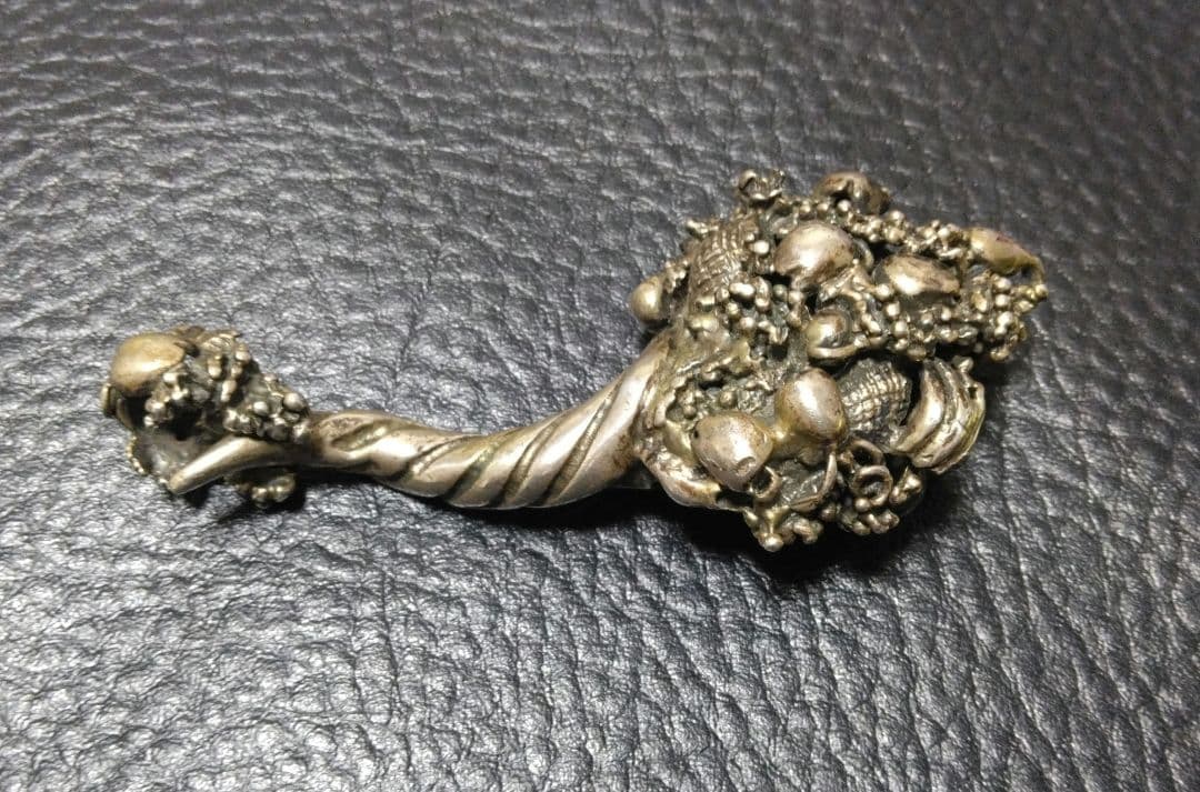 イタリア製 ビンテージ オブジェ アンティークシルバー 置物 ペンダント