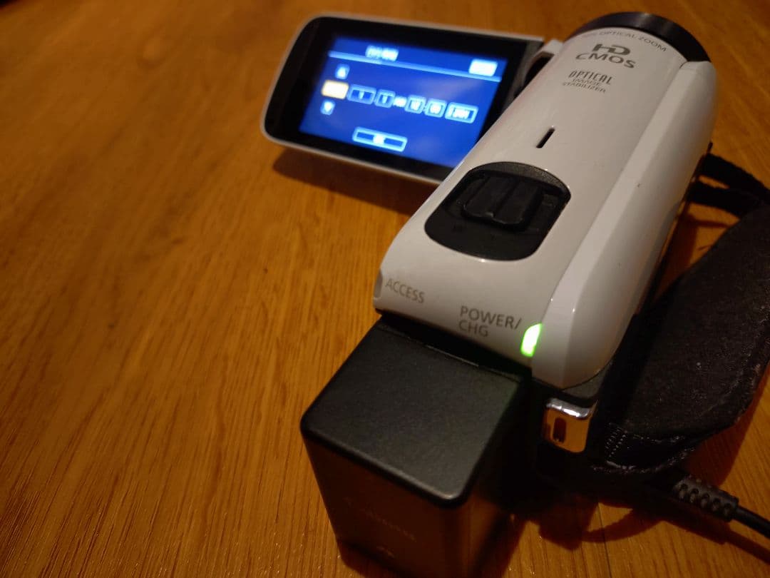 Canon iVIS HF R700 ビデオカメラ本体 バッテリー 充電器