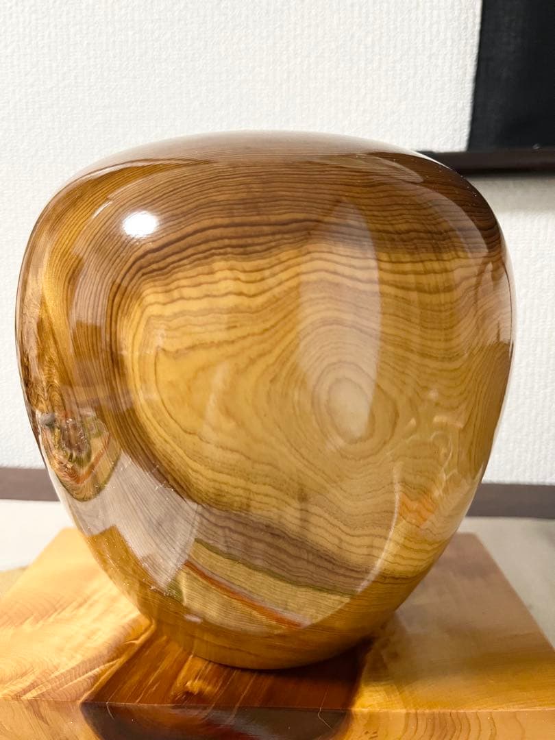 屋久杉　壺　花器　花瓶　(台座付き) 高さ約18㎝　直径約17㎝