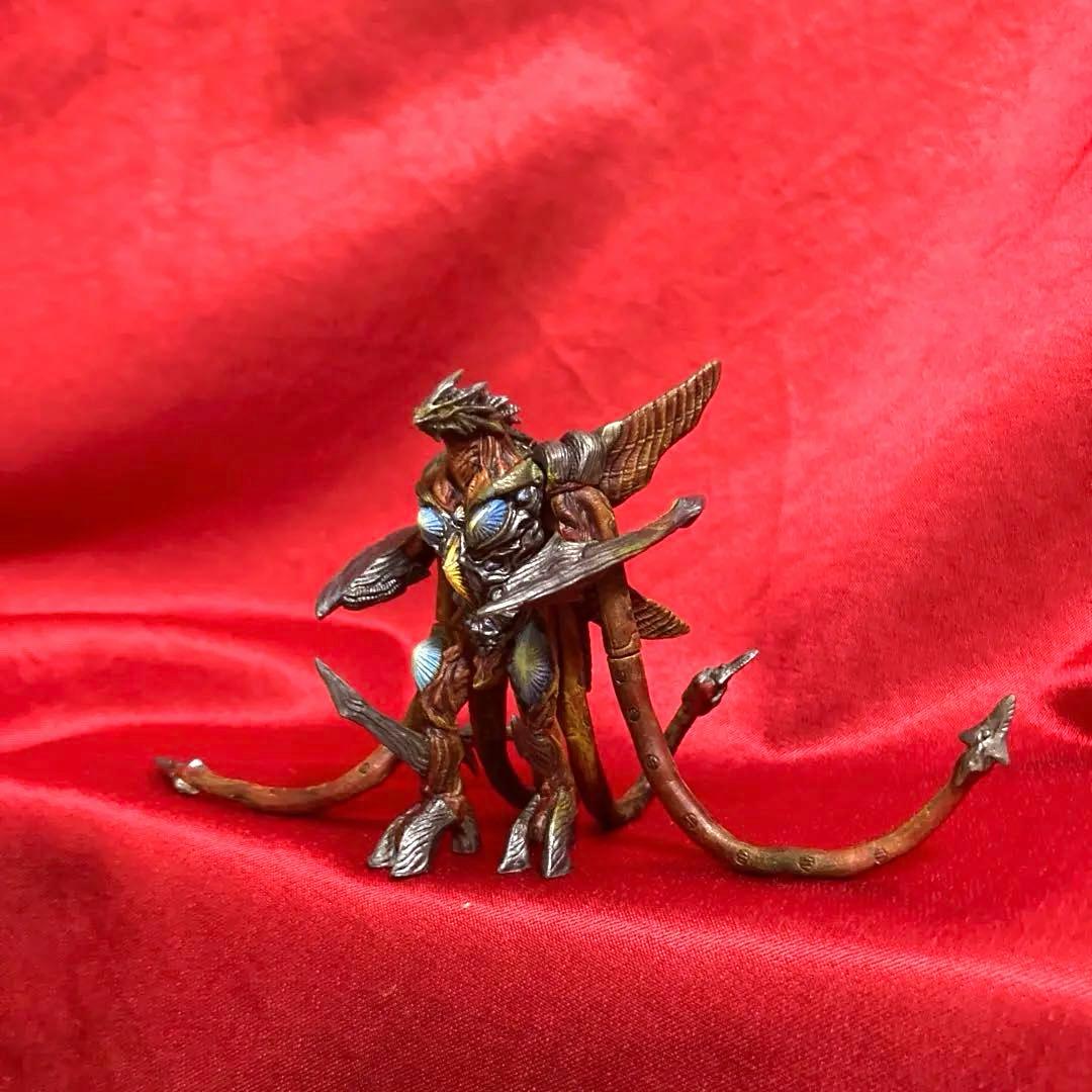 イリス　リペイント　HGガメラ参　バンダイ　ガシャポン