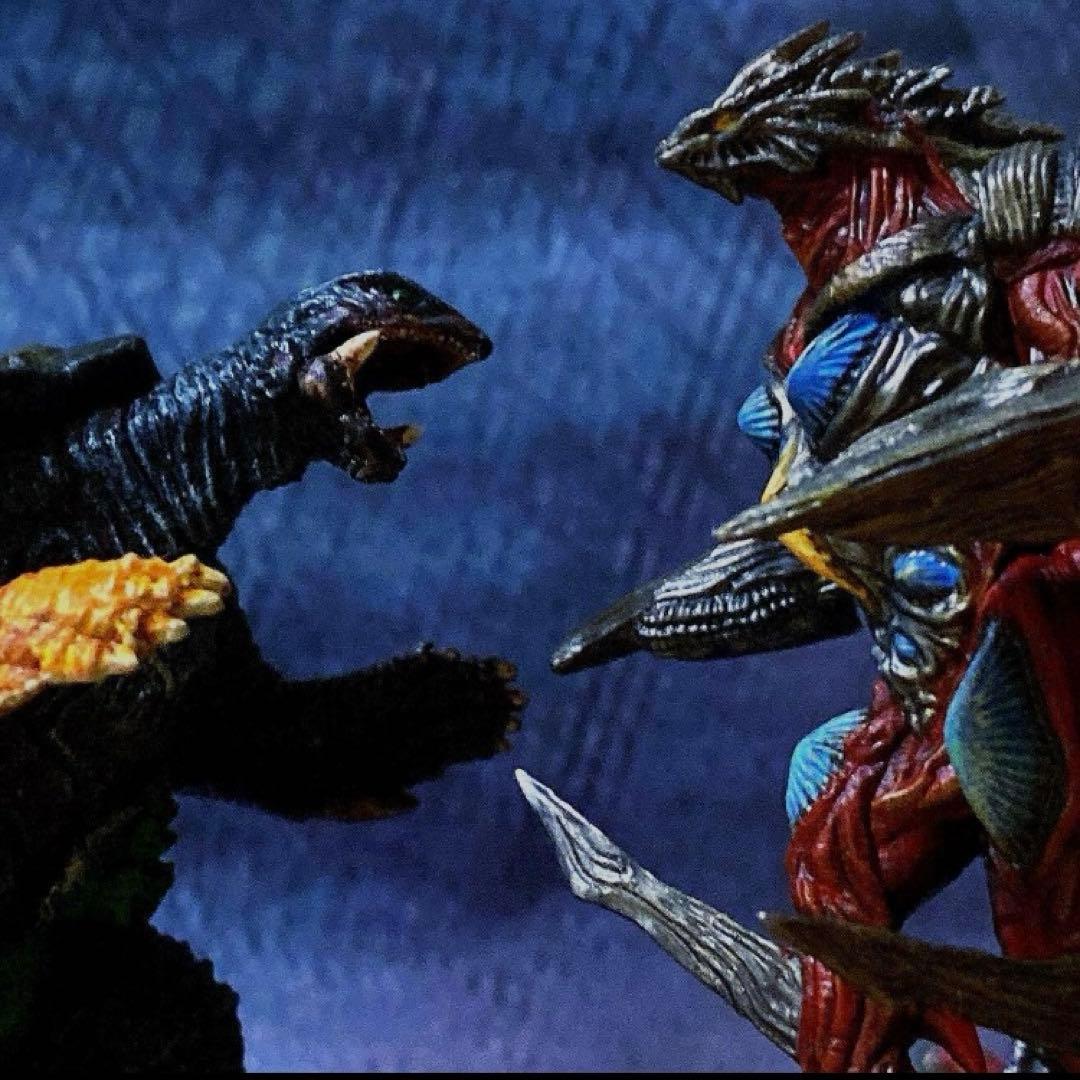 イリス　リペイント　HGガメラ参　バンダイ　ガシャポン