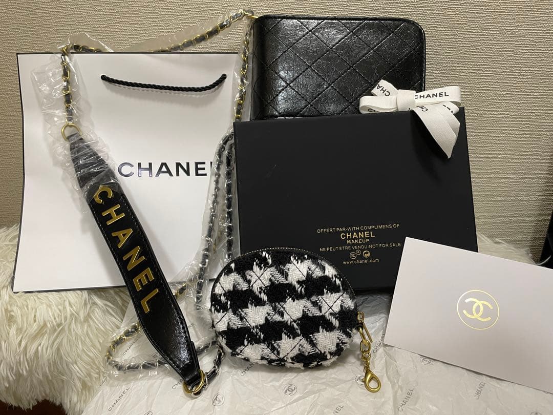 GWPノベルティ スマートフォンポーチ ショルダー ケース ミニバッグ ❣️