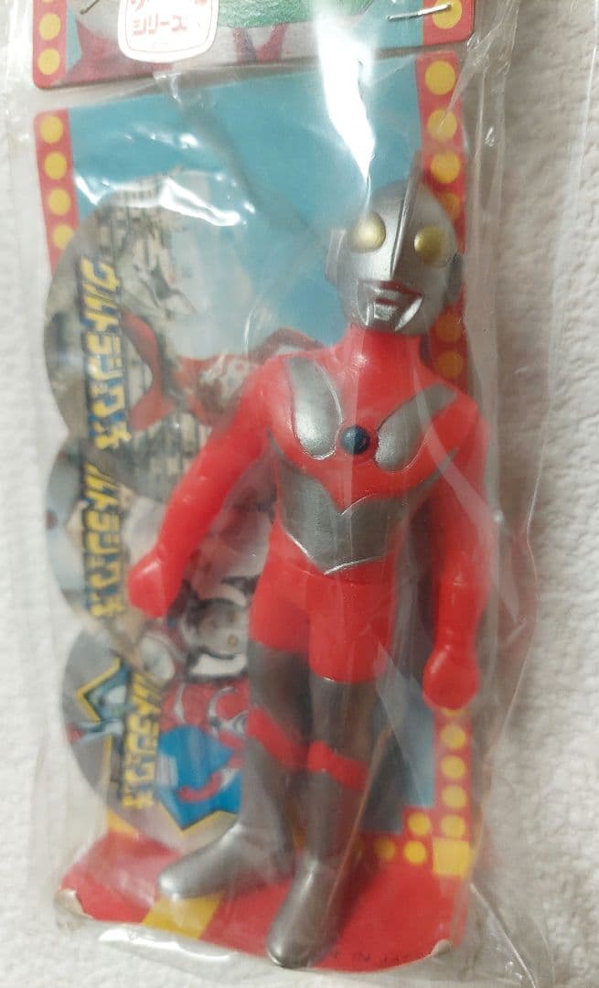 p*o様 激レア　ビクトーラー　初代ウルトラマン　ソフビ　ウルトラシリーズ　円谷