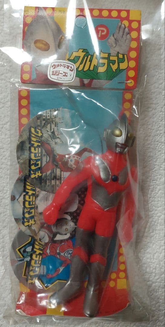 p*o様 激レア　ビクトーラー　初代ウルトラマン　ソフビ　ウルトラシリーズ　円谷