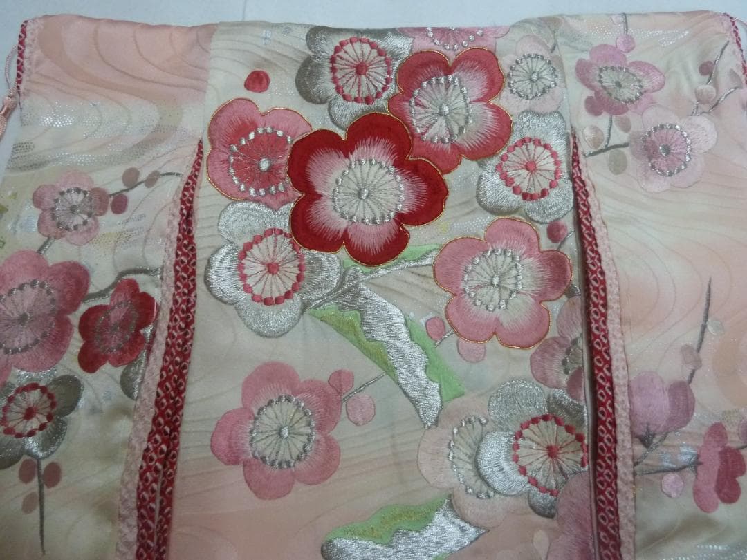 キュート　ミニチュア着物　桃色地　梅総刺繍