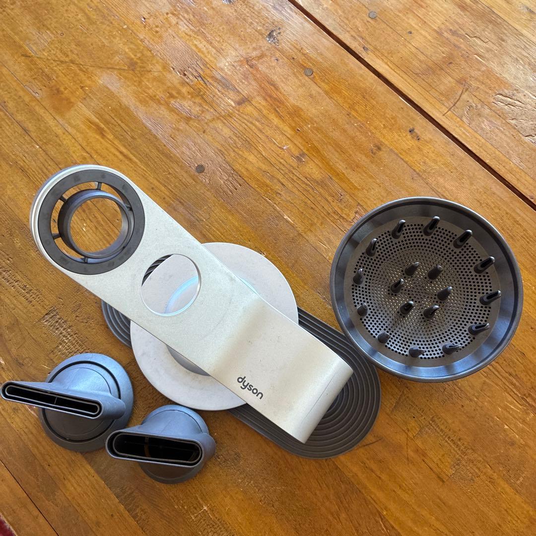 ピンクハンドヘルドヘアドライヤー