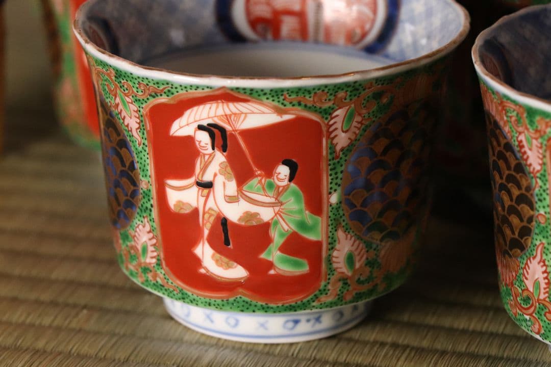 【CM56】古伊万里 色絵 小鉢 向付 八客 人物 青海波 唐草 牡丹 錦手