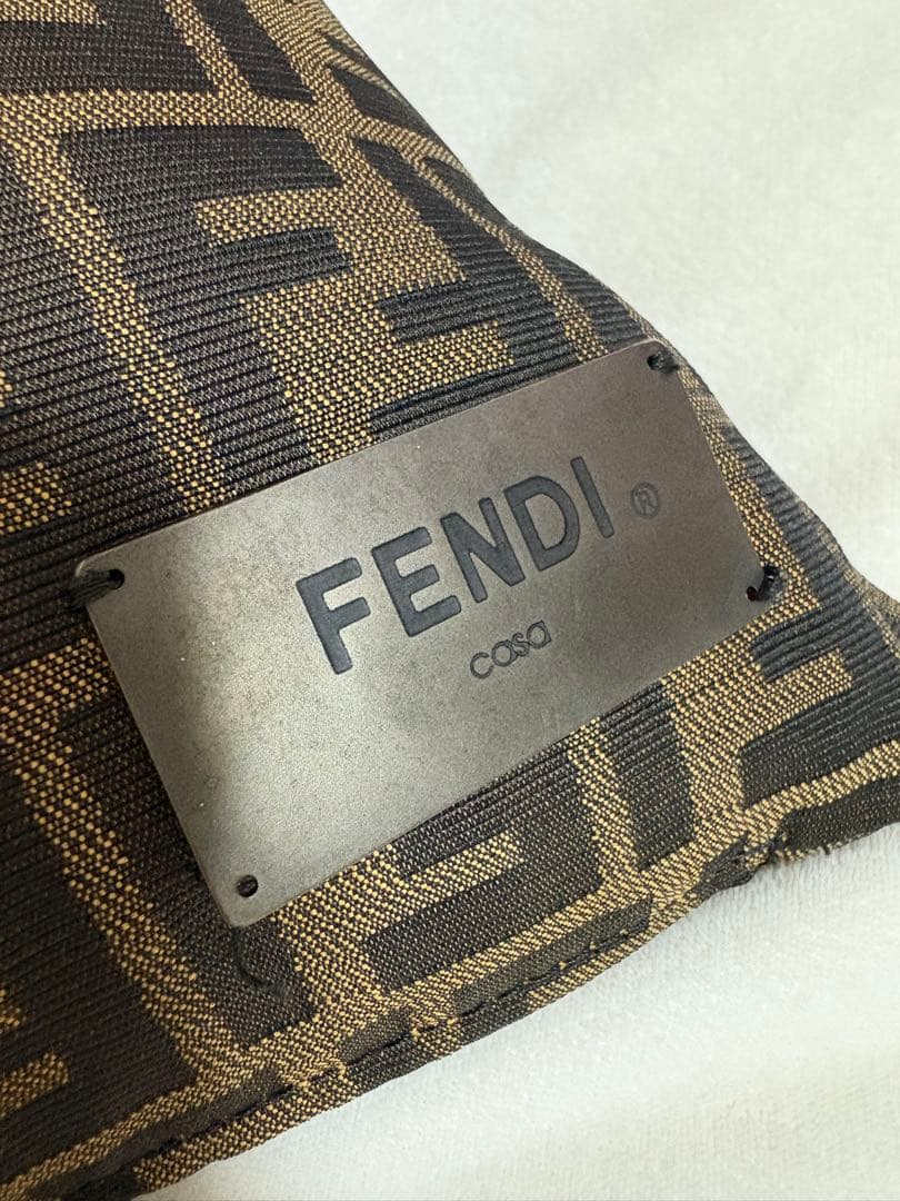 【FENDI】 フェンディ　クッション　茶×黒　羽根　フェザー　カバー　ブラウン