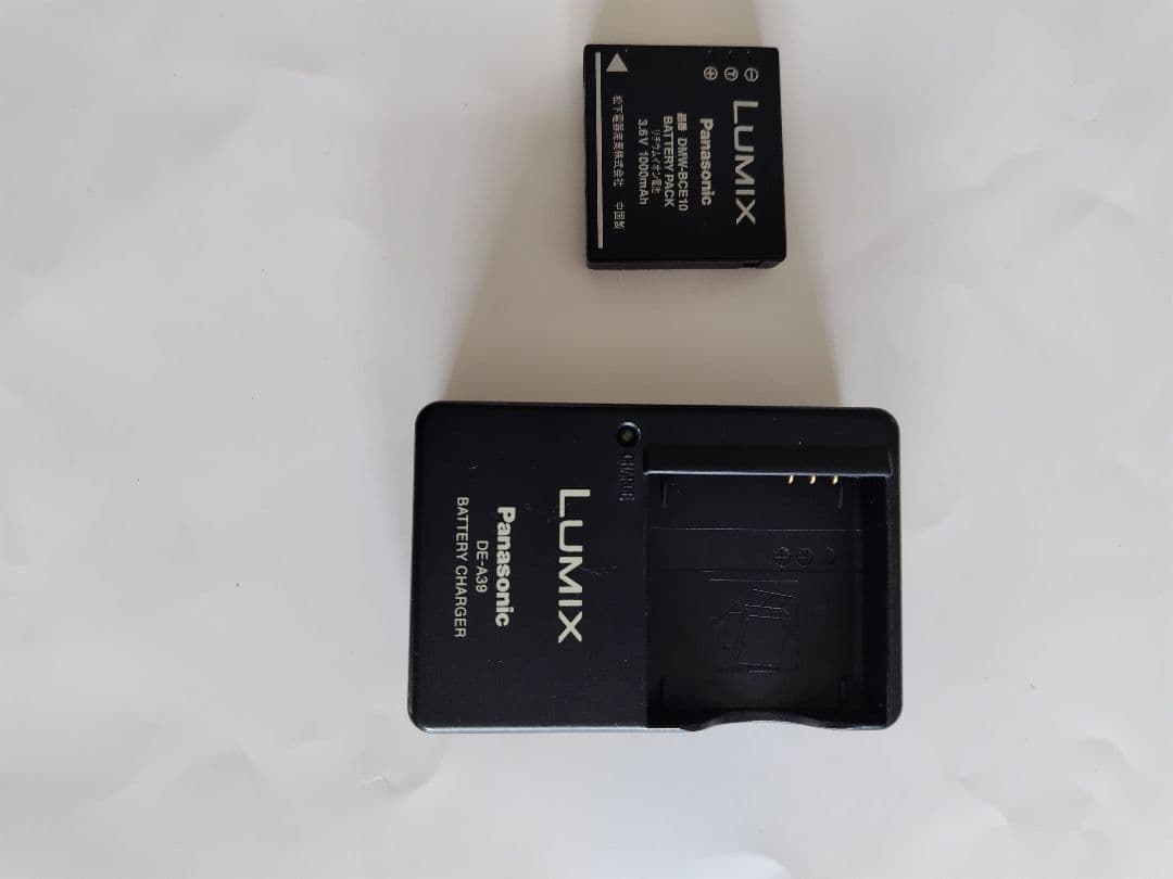 LUMIX コンパクトデジタルカメラ 本体DMC-FX33とバッテリーと充電器