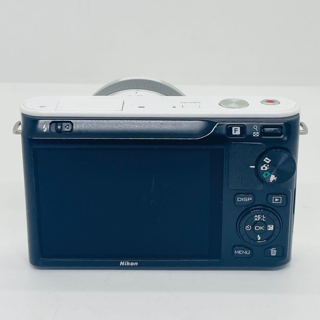 ミラーレス一眼カメラ　Nikon1 J1 10-30mmレンズセット