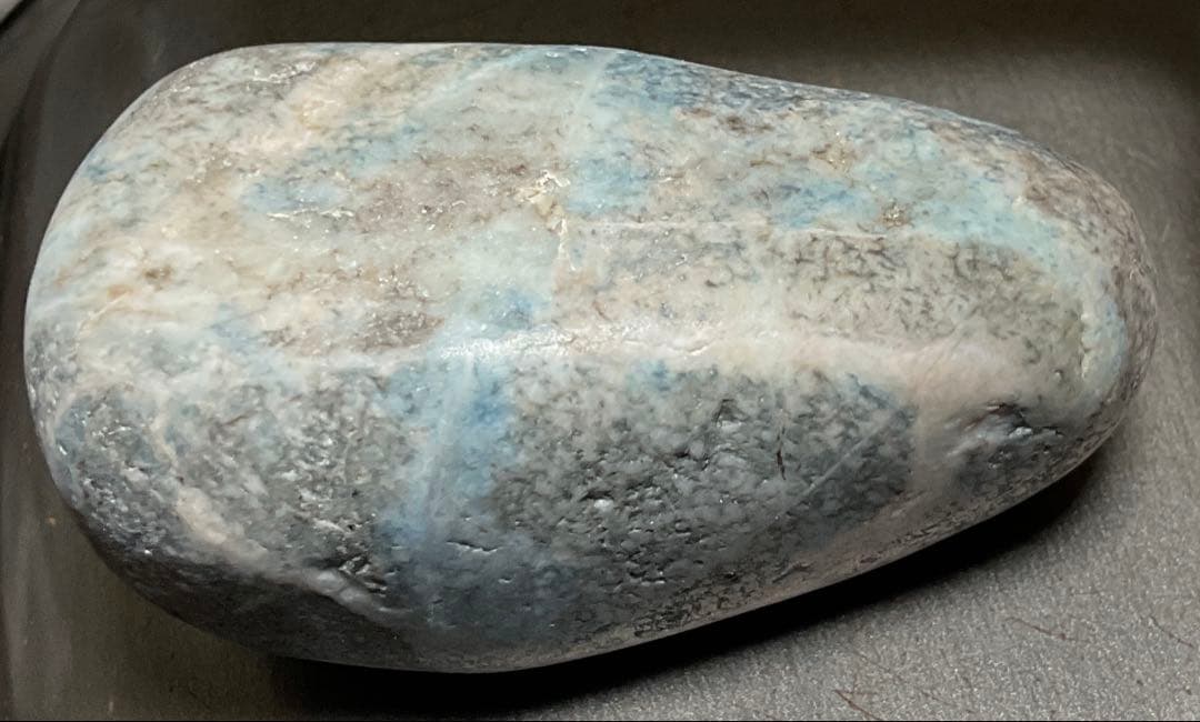 映える青色　糸魚川翡翠90g ヒスイ　ひすい