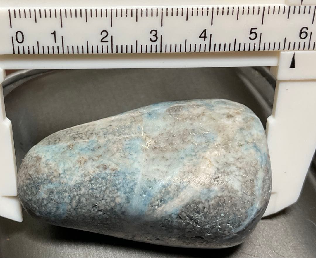 映える青色　糸魚川翡翠90g ヒスイ　ひすい