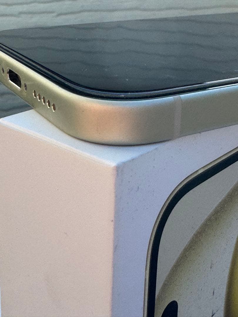 Apple iPhone 15 128GB 美品