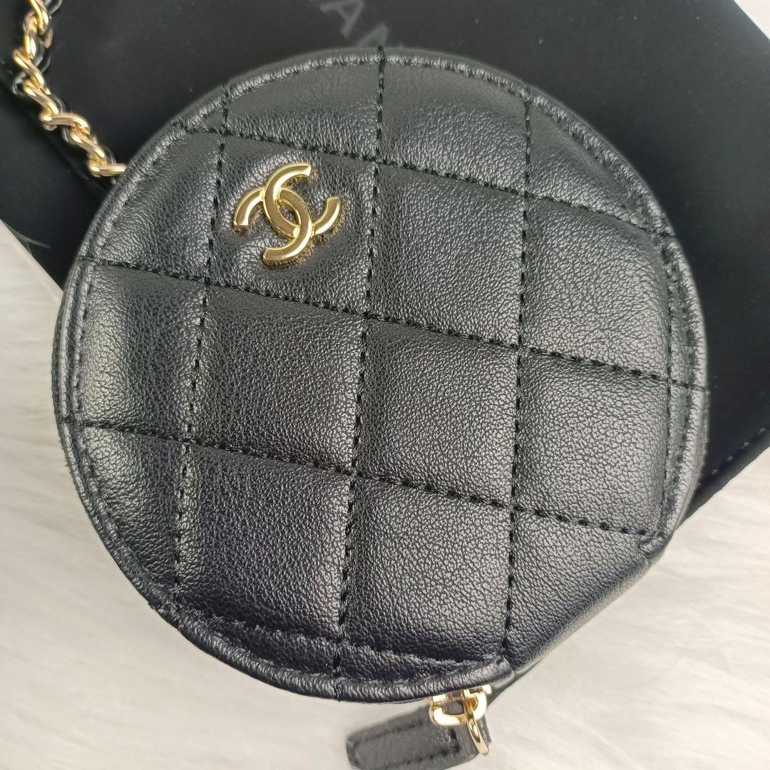 CHANELイヤーズギフト非売品AirPodsケース バッグチャーム ノベルティ