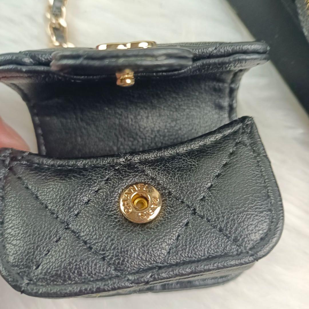 CHANELイヤーズギフト非売品AirPodsケース バッグチャーム ノベルティ